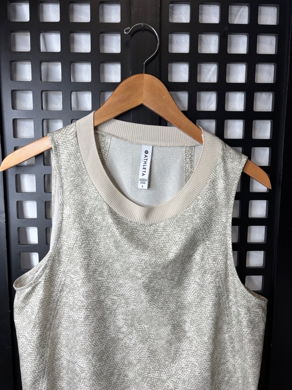 🤍 Athleta Shimmer Tank Women's Large Cream Stretch Crewneck Athleisure Top 🤍 - Picture 2 of 11